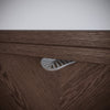 Tirador de muebles LEAF Edge Pull de 32 mm (longitud total de 60 mm) - Plateado mate perlado.