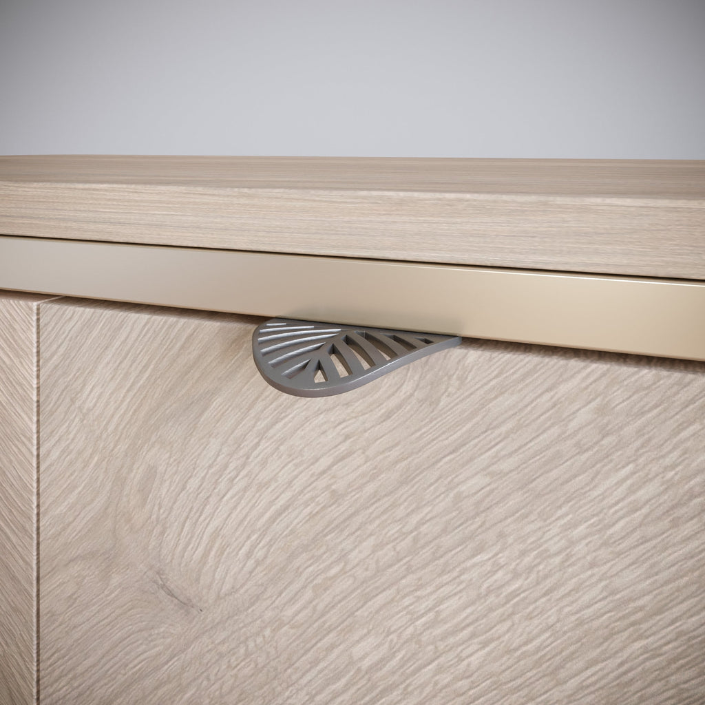 Tirador de muebles LEAF Edge Pull de 32 mm (longitud total de 60 mm) - Plateado mate perlado.